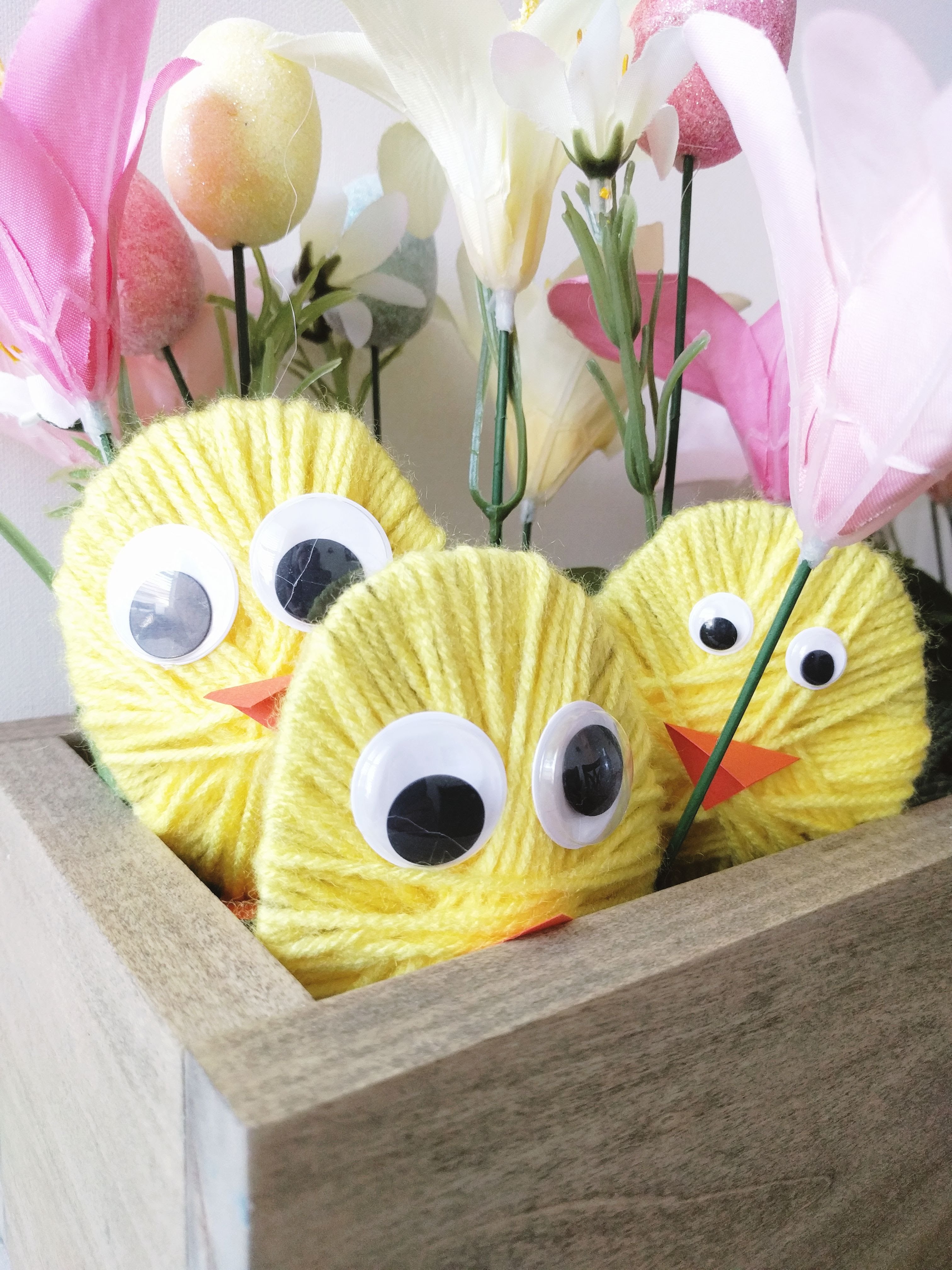 Yarn chicks spring craft